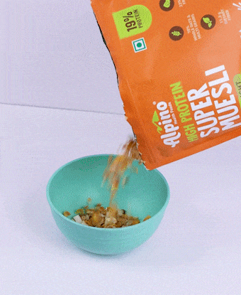 Healthy Breakfast Cereal Packed With Dry Fruits and Oats